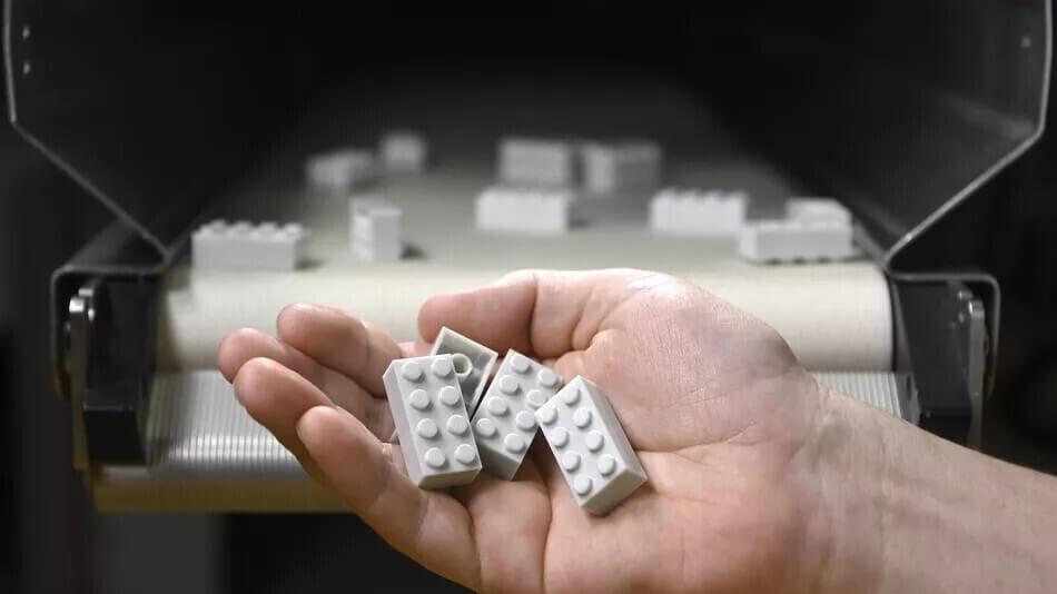 LEGO представила первый конструктор, сделанный из переработанного пластика